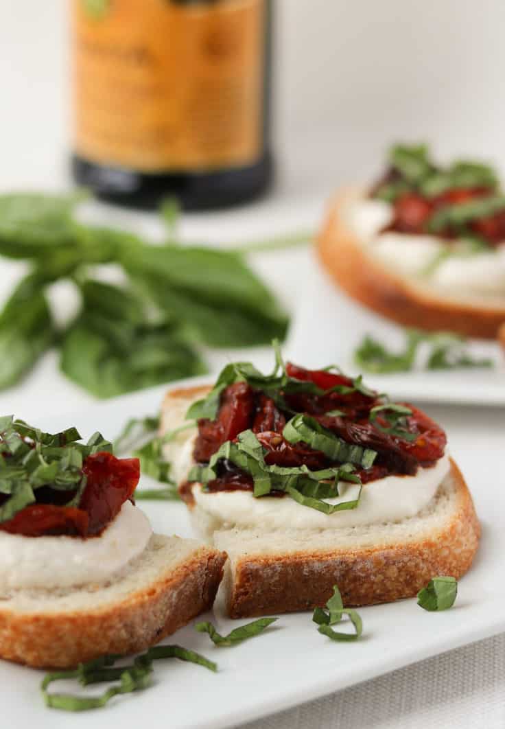 roasted tomato jam crostini closeup