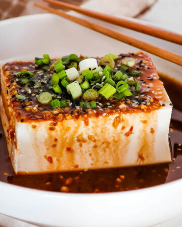 Close up of tofu with spicy soy dressing.